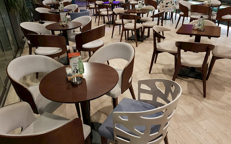Fotelja URBAN, fotelja RONDO, stolica EMA, postolje mod.110Q, ploča Lux wood
