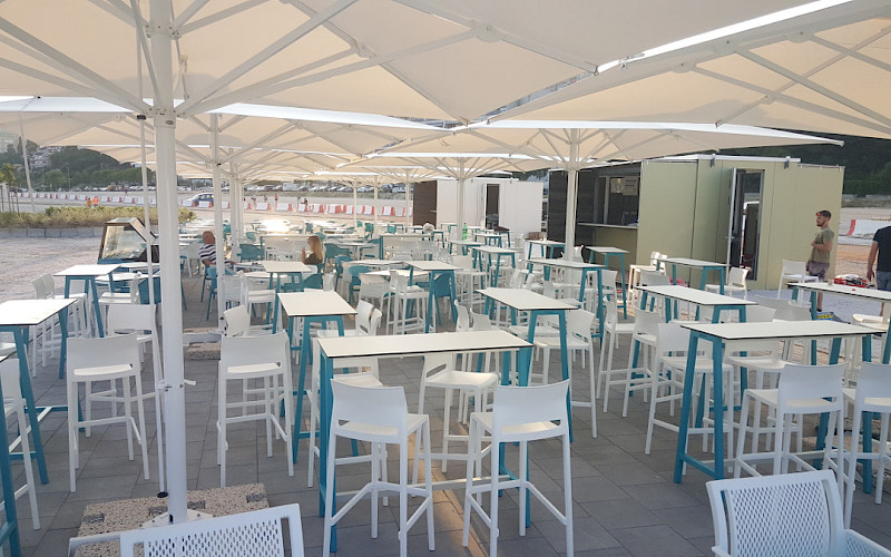 Barska stolica BAKHITA, stol STEP, suncobran CAPRI 5X5m